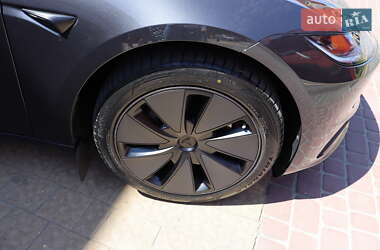 Седан Tesla Model 3 2024 в 