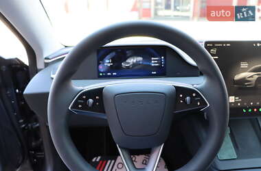 Седан Tesla Model 3 2024 в 