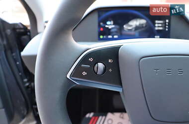 Седан Tesla Model 3 2024 в 