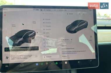 Седан Tesla Model 3 2022 в 
