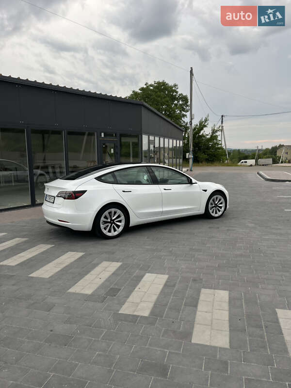 Седан Tesla Model 3 2022 в Мостиске