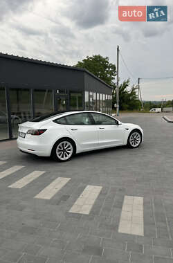 Седан Tesla Model 3 2022 в 