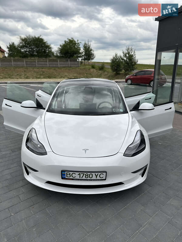 Седан Tesla Model 3 2022 в Мостиске