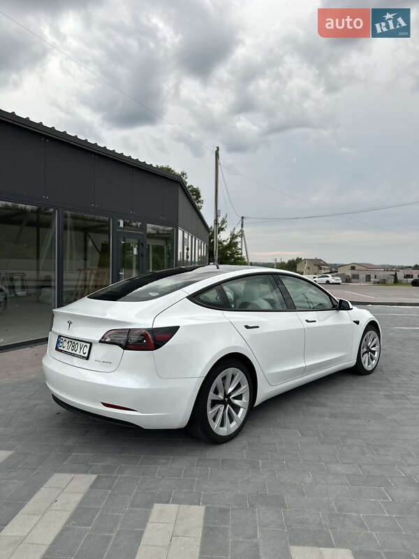 Седан Tesla Model 3 2022 в Мостиске