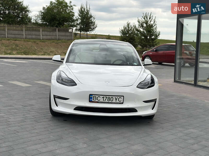 Седан Tesla Model 3 2022 в Мостиске