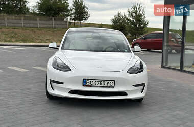 Седан Tesla Model 3 2022 в 