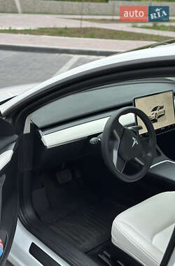 Седан Tesla Model 3 2022 в 