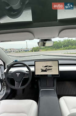 Седан Tesla Model 3 2022 в 