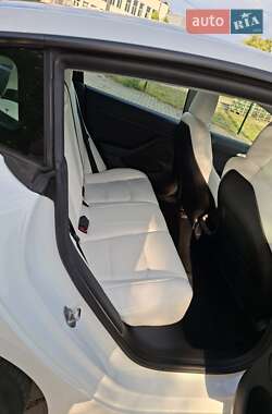 Седан Tesla Model 3 2021 в 