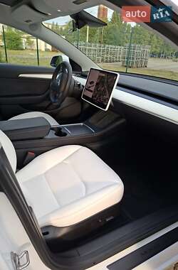 Седан Tesla Model 3 2021 в 
