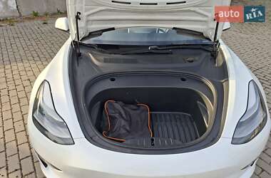Седан Tesla Model 3 2021 в 
