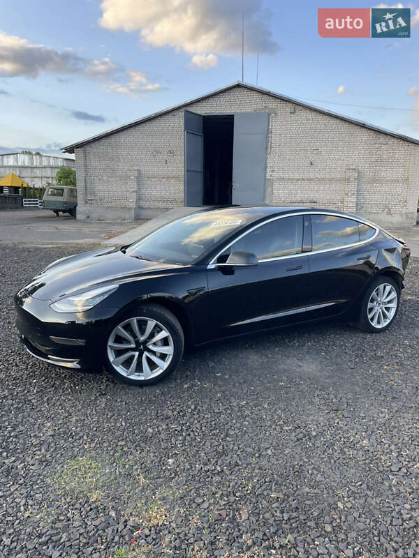 Седан Tesla Model 3 2019 в Луцке