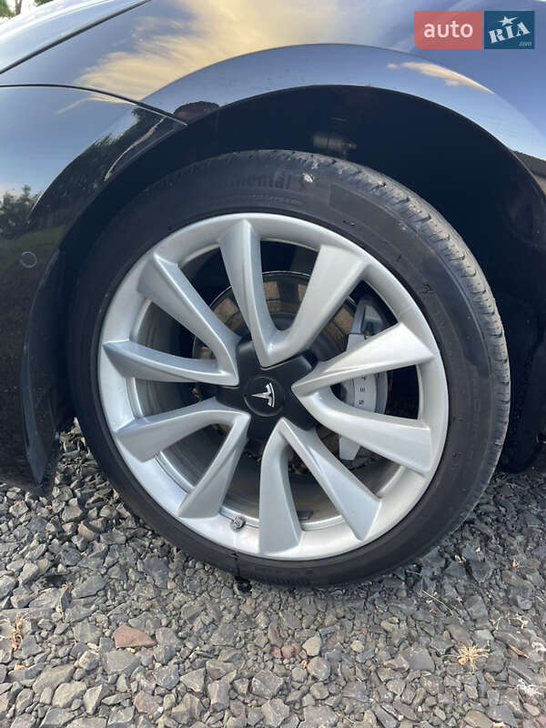 Седан Tesla Model 3 2019 в Луцке