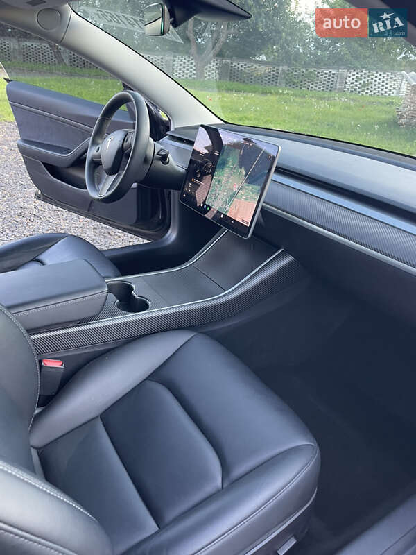 Седан Tesla Model 3 2019 в Луцке