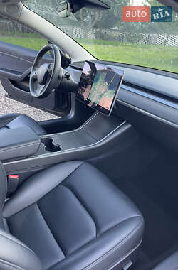 Седан Tesla Model 3 2019 в 