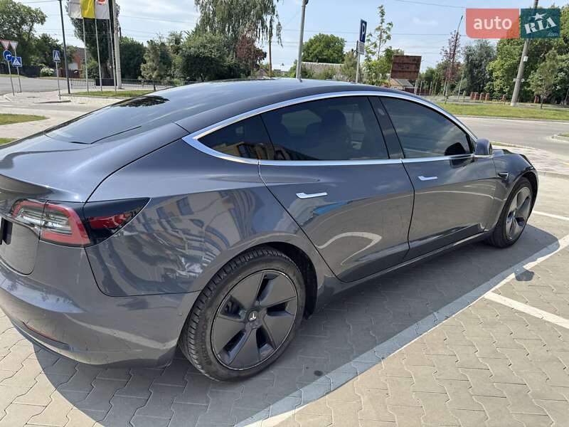 Седан Tesla Model 3 2020 в Луцке