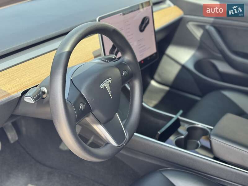 Седан Tesla Model 3 2020 в Луцке