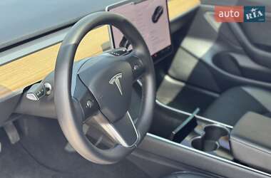 Седан Tesla Model 3 2020 в 