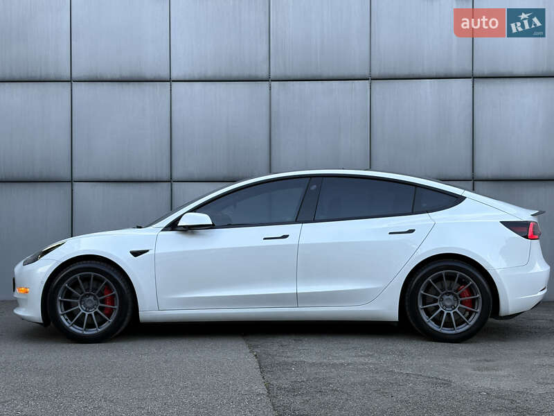 Седан Tesla Model 3 2022 в Києві
