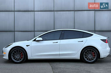Седан Tesla Model 3 2022 в 