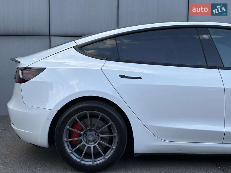 Седан Tesla Model 3 2022 в Києві