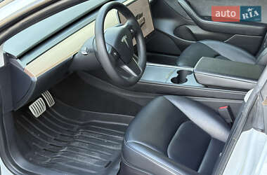 Седан Tesla Model 3 2022 в 