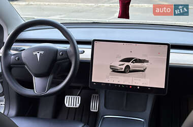 Седан Tesla Model 3 2022 в 