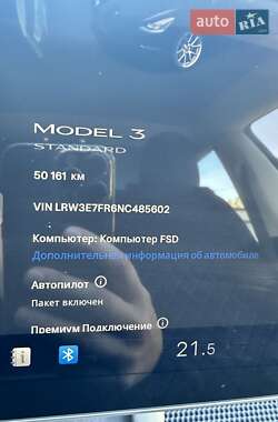 Седан Tesla Model 3 2022 в 