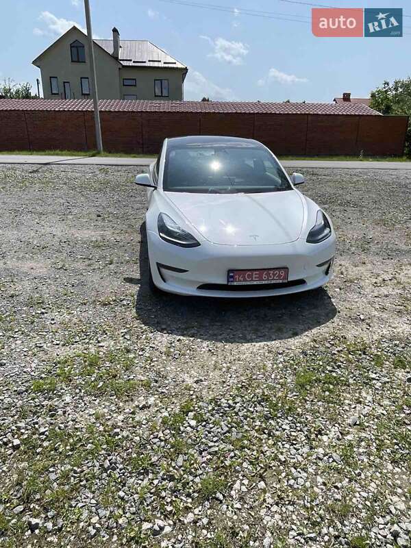 Седан Tesla Model 3 2023 в Львові