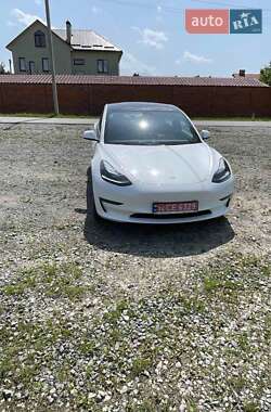 Седан Tesla Model 3 2023 в 