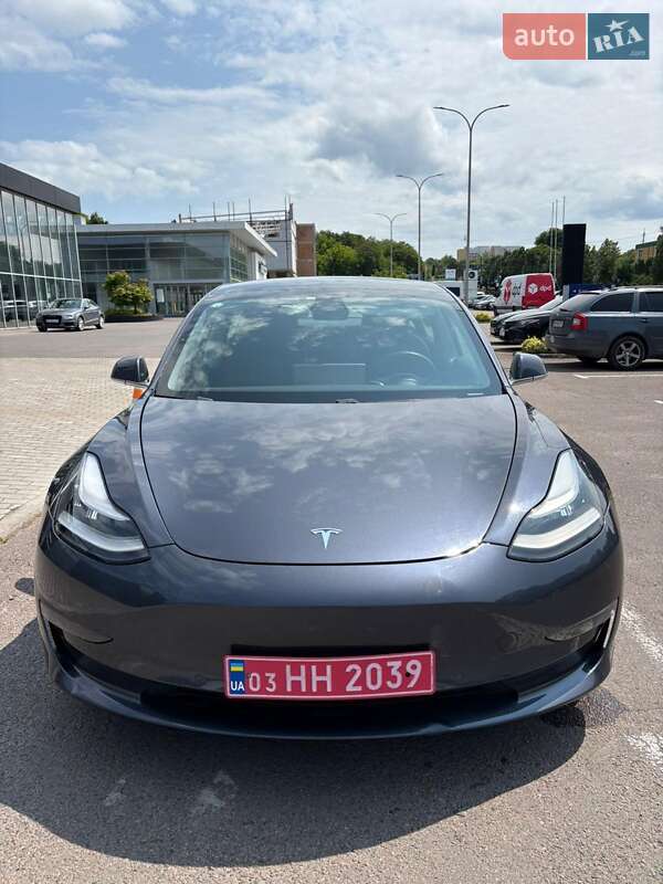 Седан Tesla Model 3 2019 в Ровно