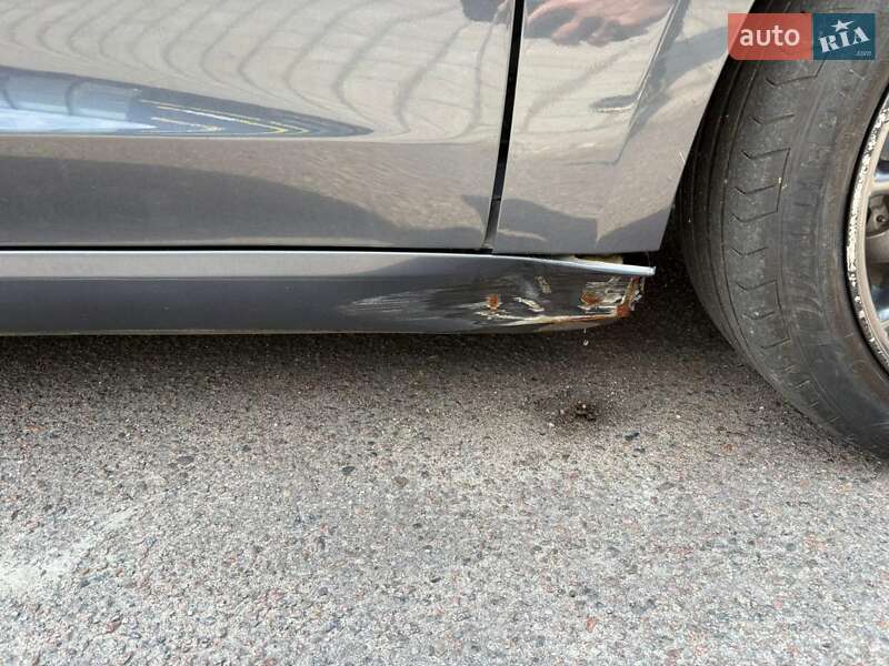 Седан Tesla Model 3 2019 в Ровно