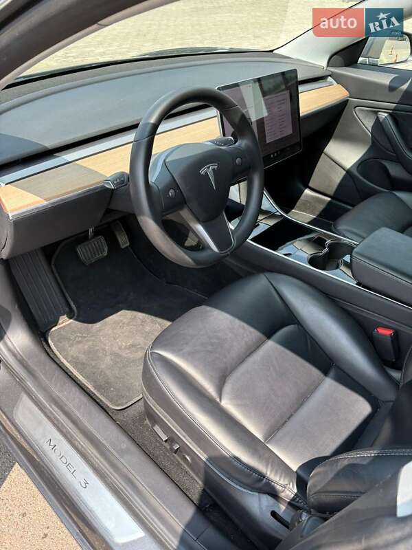Седан Tesla Model 3 2019 в Ровно