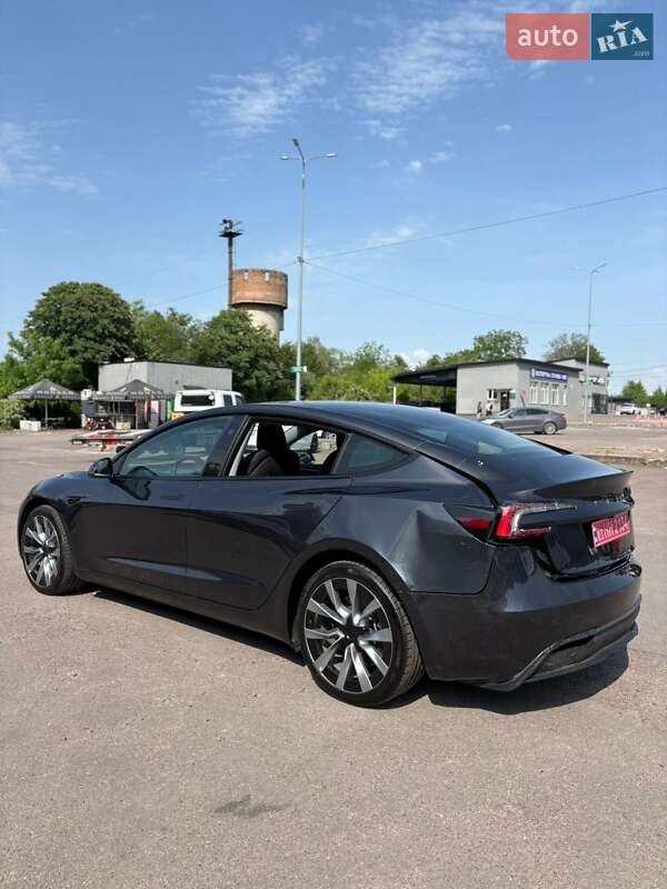 Седан Tesla Model 3 2024 в Ровно