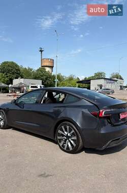 Седан Tesla Model 3 2024 в 