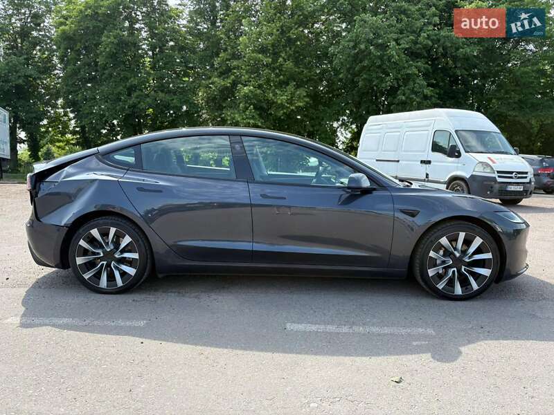 Седан Tesla Model 3 2024 в Ровно