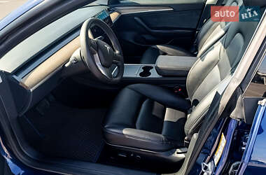 Седан Tesla Model 3 2022 в 