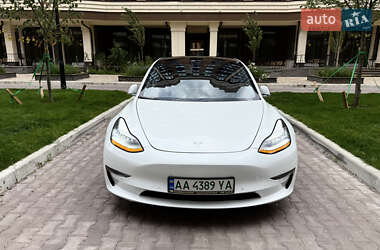 Седан Tesla Model 3 2019 в 