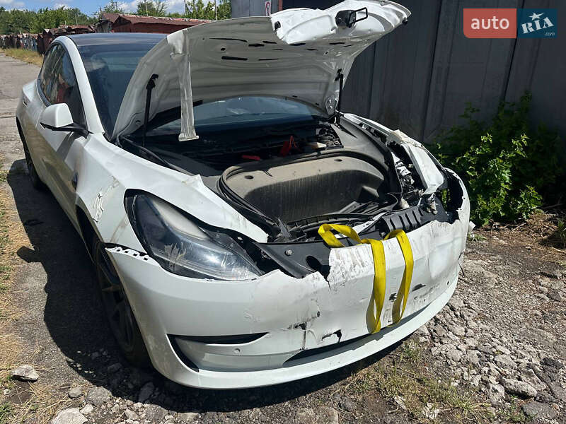 Седан Tesla Model 3 2021 в 
