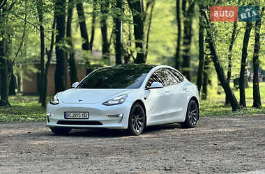 Седан Tesla Model 3 2022 в 