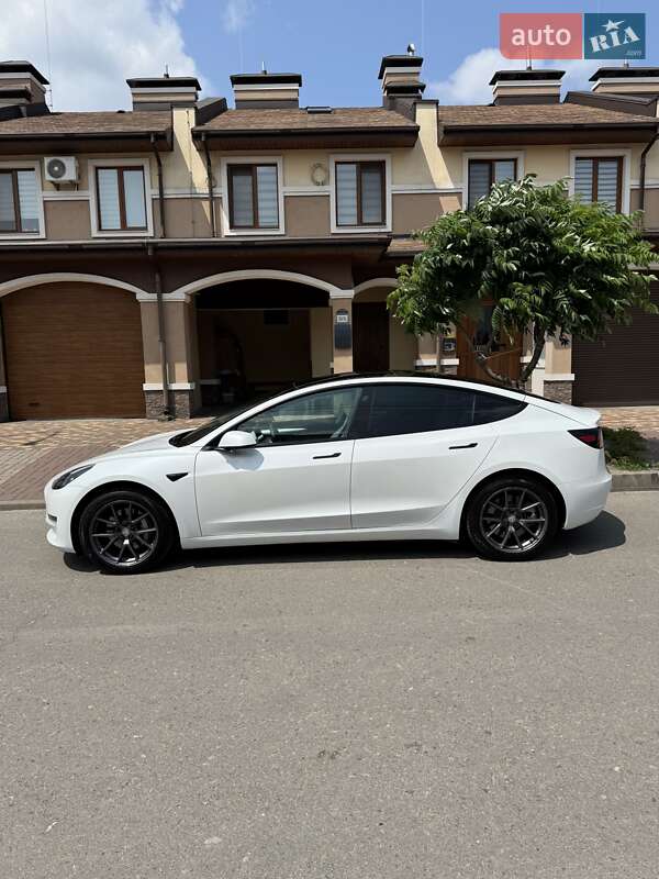 Седан Tesla Model 3 2021 в Броварах