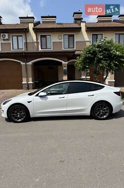 Седан Tesla Model 3 2021 в 
