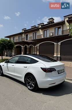 Седан Tesla Model 3 2021 в 