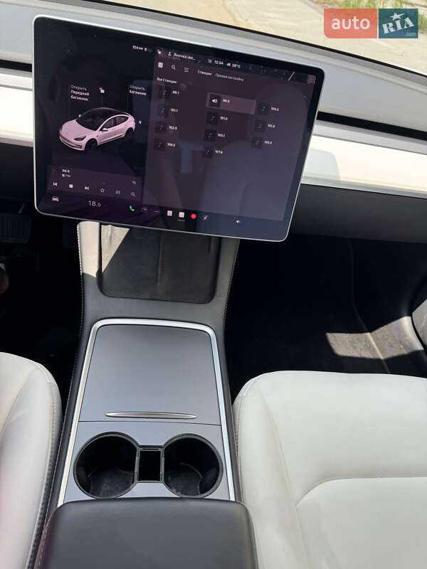 Седан Tesla Model 3 2021 в Броварах