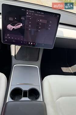 Седан Tesla Model 3 2021 в 