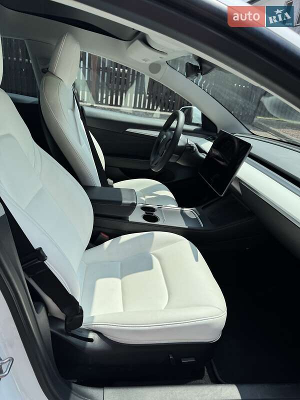Седан Tesla Model 3 2021 в Броварах