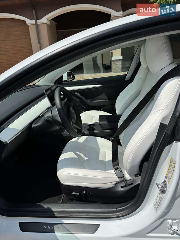 Седан Tesla Model 3 2021 в Броварах