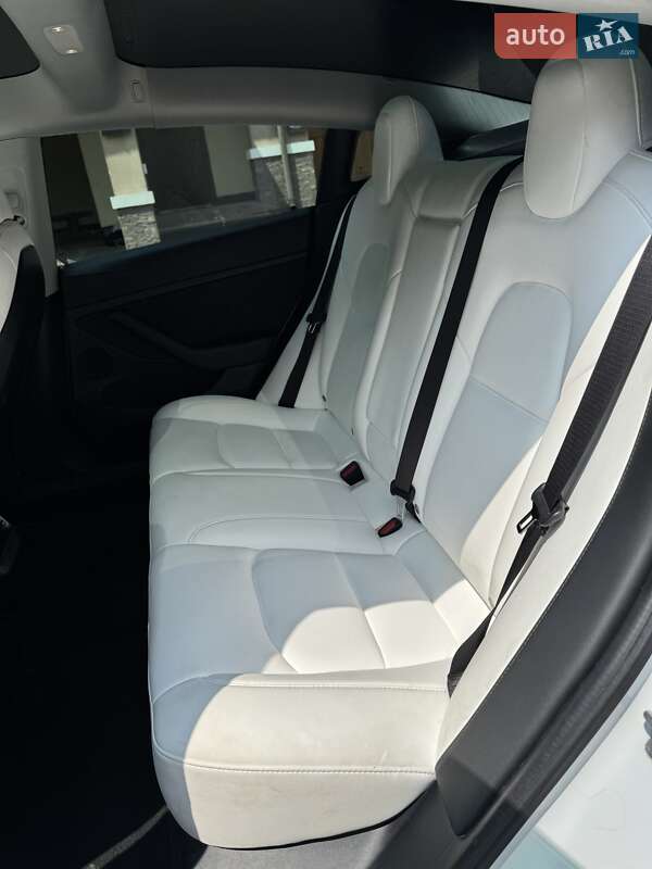 Седан Tesla Model 3 2021 в Броварах