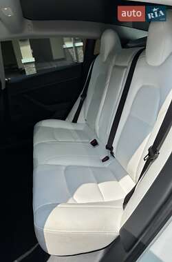 Седан Tesla Model 3 2021 в 