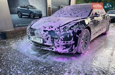 Седан Tesla Model 3 2022 в 